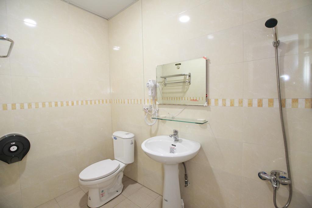 Bears Line B&B Train Station Hualien City Room photo